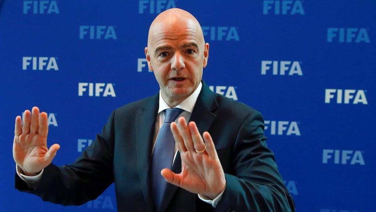 zentauroepp45723253 file photo  fifa president gianni infantino gestures after a181102201152