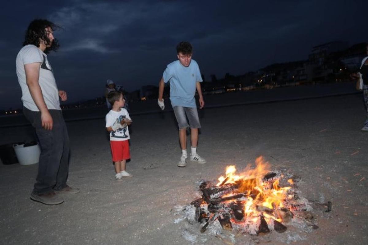 Algunas de las imágenes que deja la fiesta de San Juan en O Salnés.