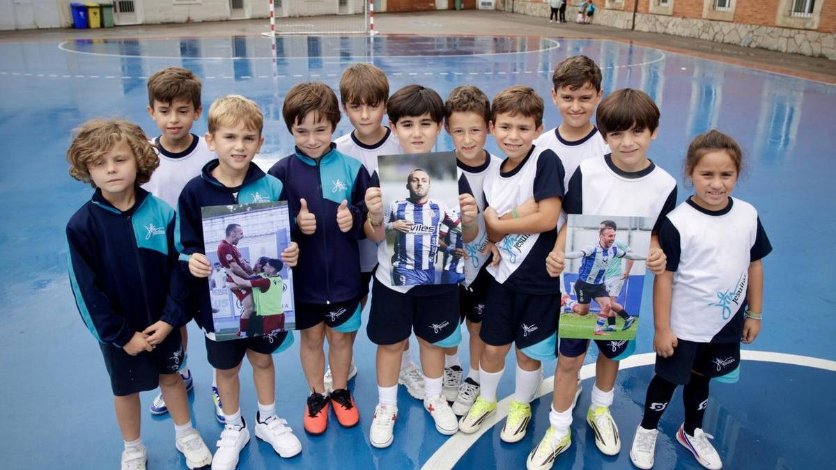 Avilés Striker Varo Santamaría Inspires Young Players in Gijón