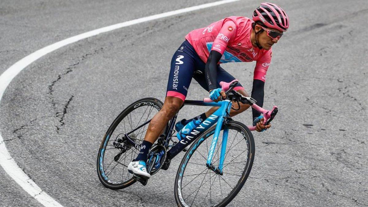Richard Carapaz se consolida en lo alto del Giro
