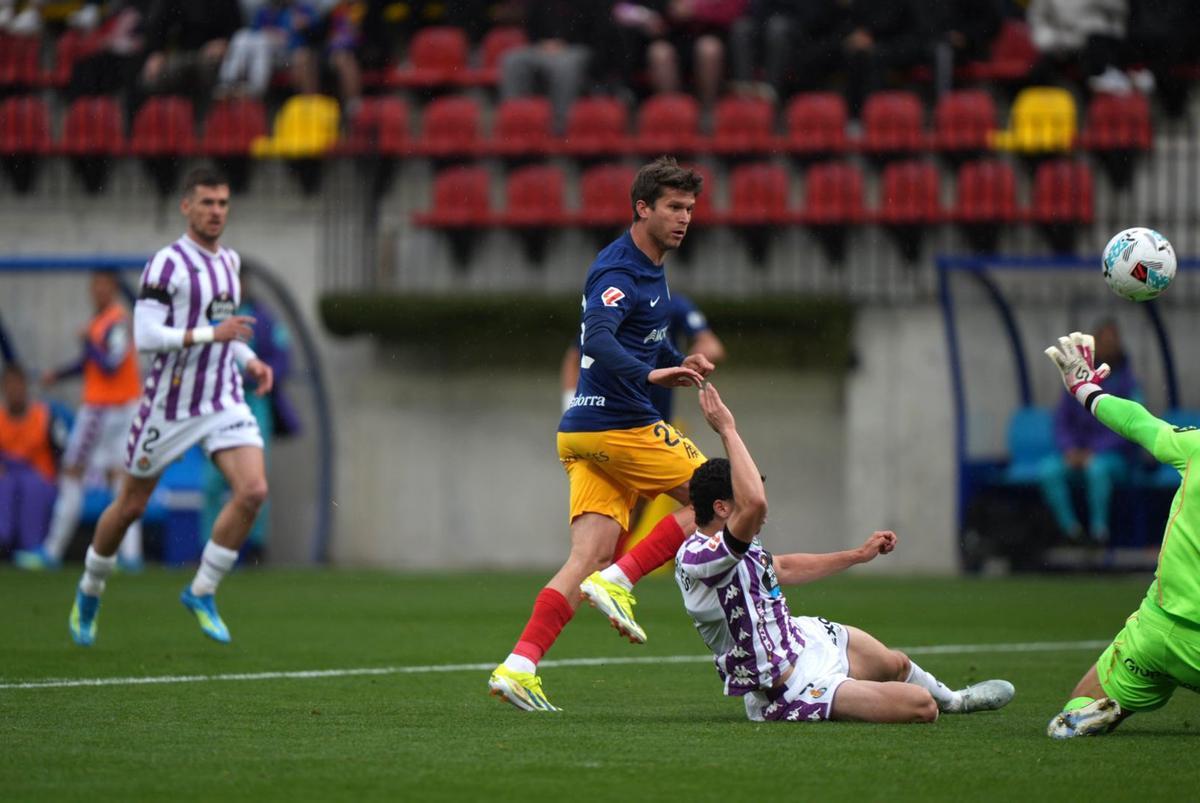 Marc cardona marca ante el Valladolid