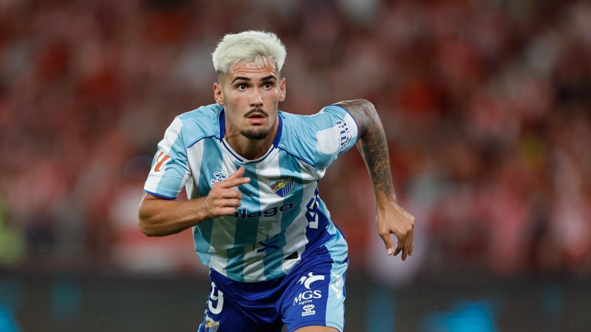 El cordobés Chupe, en un lance del Almería-Málaga de la final del 'play off'.