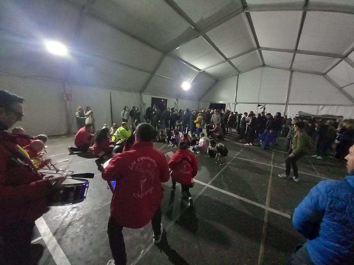 En imágenes | Los barrios de Casablanca y San Juan de Mozarrifar prenden sus hogueras de San Antón