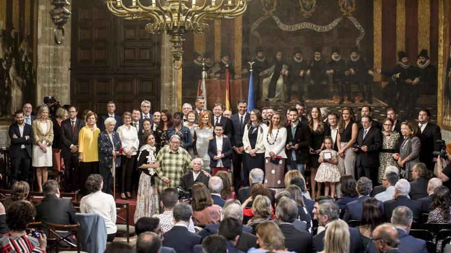 Los servicios de Emergencias por la gota fría, Camilo Sesto, Sol Picó y Liliana Fernández, premiados por el 9 d &#039;Octubre