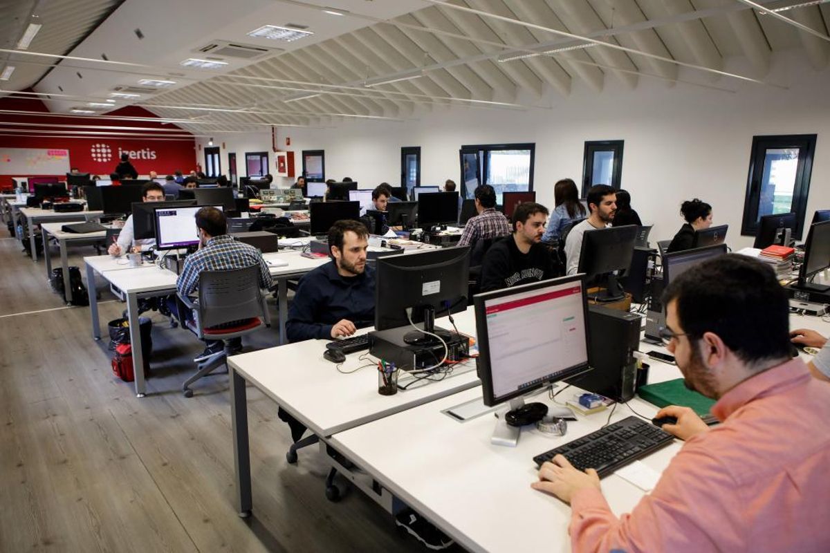 Una firma gijonesa que prevé superar el millar de empleos crea córneas con impresoras 3D