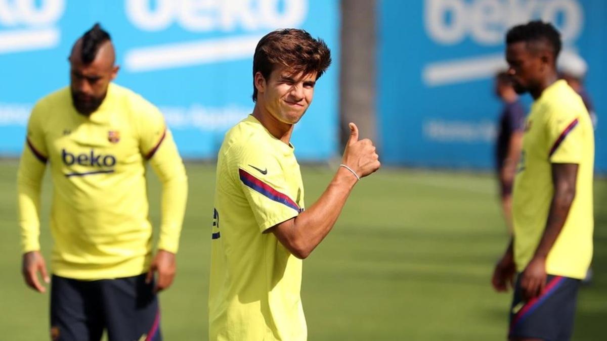 Riqui Puig, en un entrenamiento del primer equipo azulgrana.