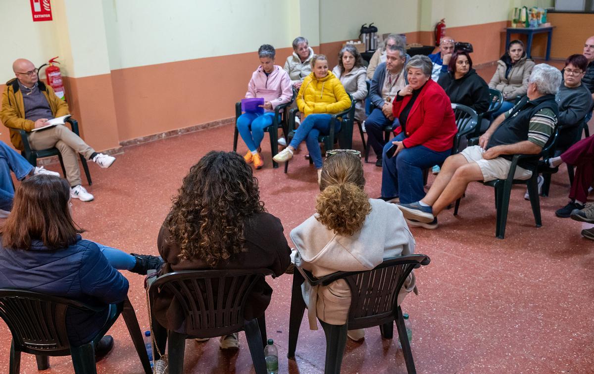 Vecinos asistentes a la convocatoria en Teror.