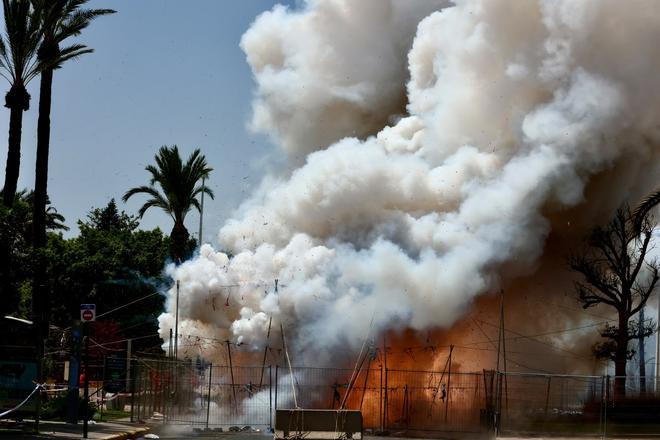 La mascletà de Alto Palancia retumba en Elche