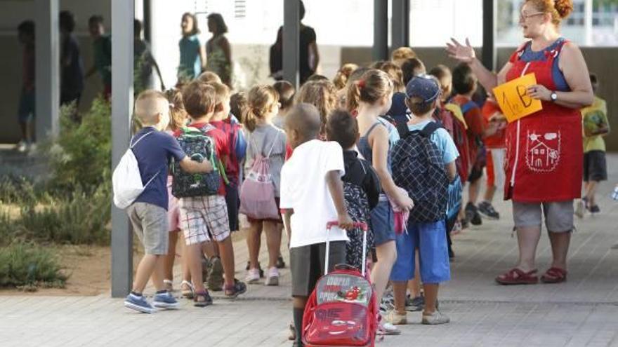 Castelló alargará el curso un día en junio para compensar el festivo añadido en Magdalena