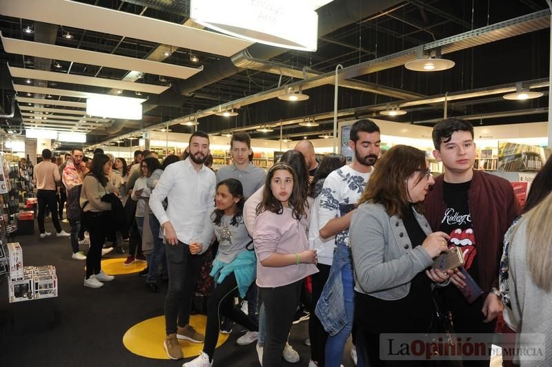 Ruth Lorenzo presenta 'Loveaholic' en la FNAC de Nueva Condomina