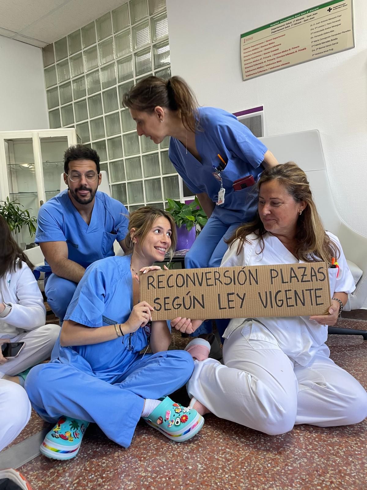 Pancarta de protesta durante la sentada
