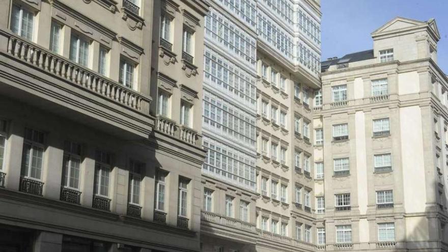 Vista parcial de la fachada del edificio Conde de Fenosa en la calle Fernando Macías. víctor echave