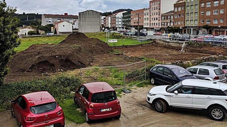 Vista de la zona de la obra de la nueva plaza del centro cívico de Meicende.