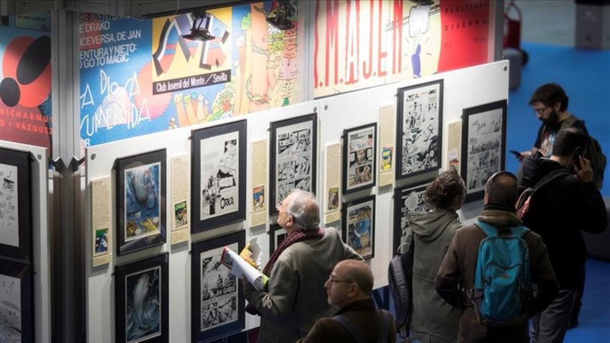 Visitantes, en una de las exposiciones del Salón del Cómic de Barcelona, en 2018.