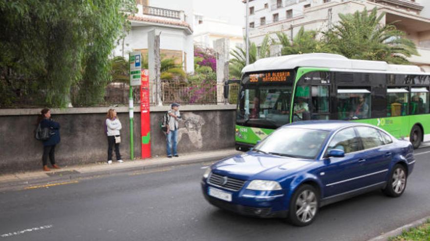 Una de las líneas de guagua en Santa Cruz de Tenerife.