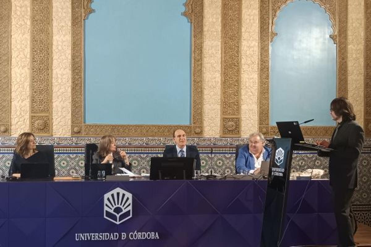 Guillermo Molina con el tribunal durante su defensa de la Cátedra celebrada en la sede del Rectorado de la UCO.