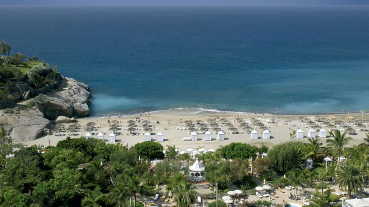 La VI edición de la pasarela Tenerife Fashion Beach Costa Adeje hila sinergias entre la moda y el turismo.