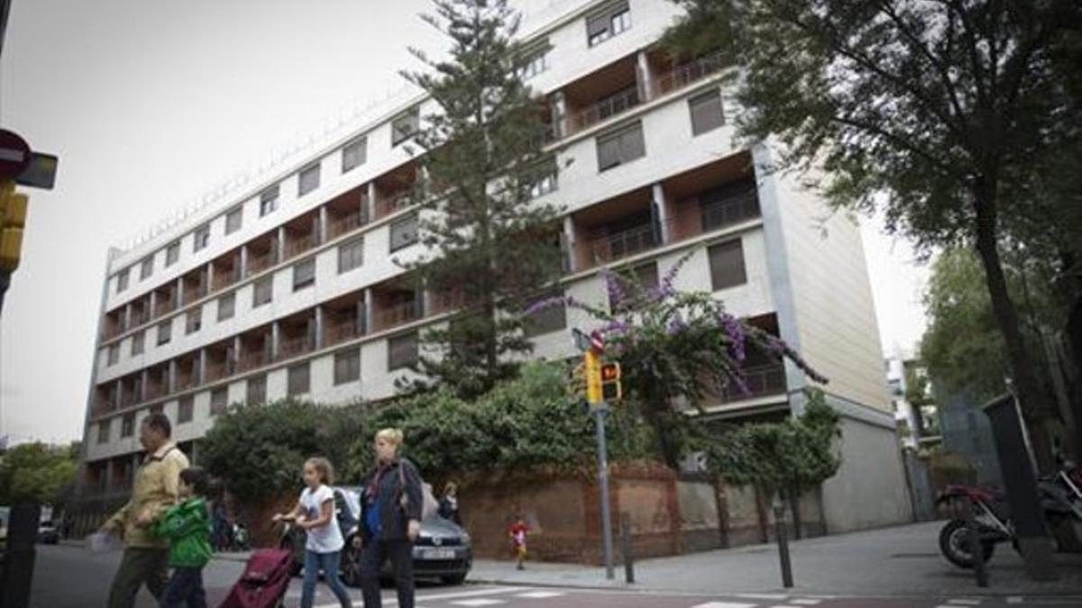 Fachada del edificio Casa Bloc, situado en el distrito de Sant Andreu de Barcelona.