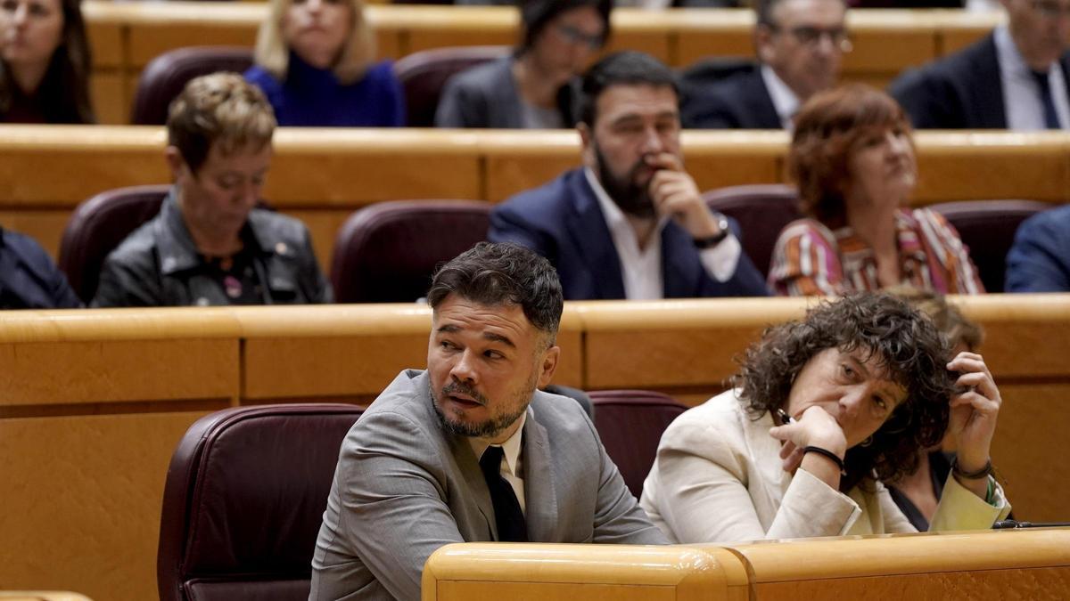 Gabriel Rufián y Teresa Jordà, en el Senado.