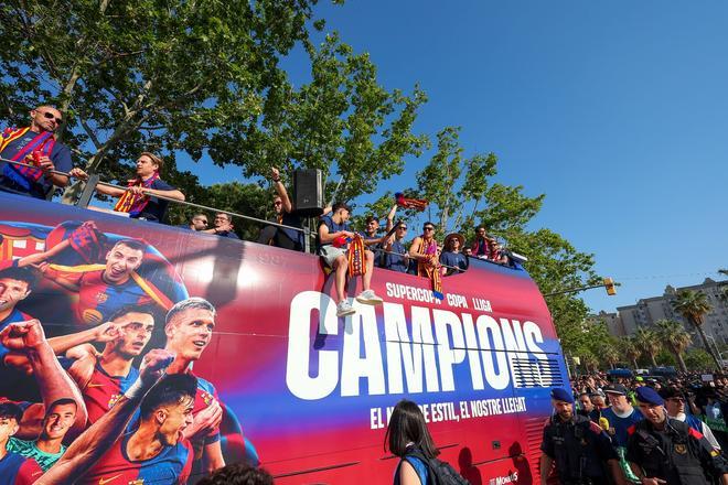 ¡De locos! Las mejores imágenes de una ciudad entregada al Barça