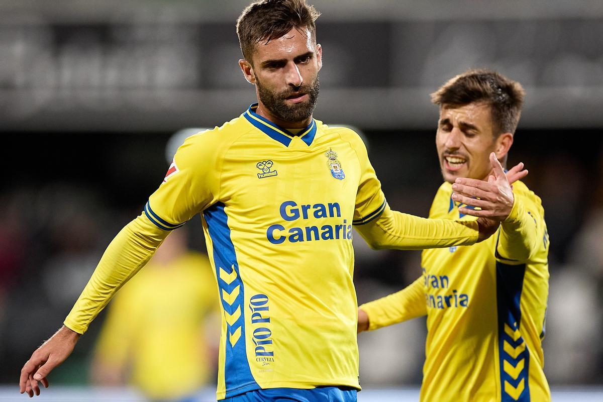 Pejiño y Fuster, en un lance de un pulso de la primera vuelta.