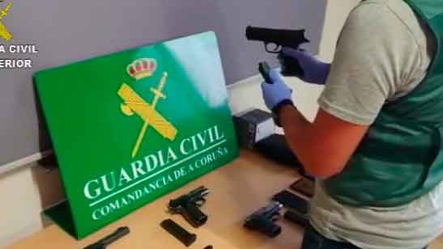 La Guardia Civil desarticula en A Costa da Morte un grupo criminal que llegó a ofertar armas &quot;a menores de edad en las proximidades de centros escolares&quot;