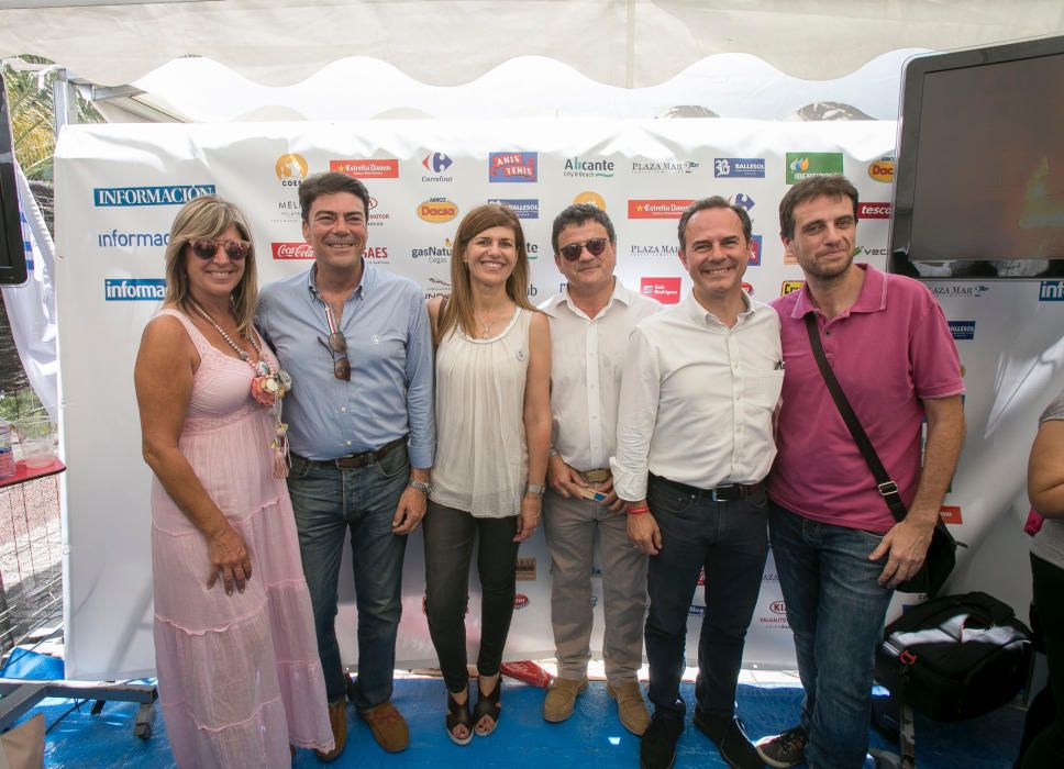 La periodista Lola Francés, el portavoz del grupo municipal del PP, Luis Barcala; la senadora del PP Asunción Sánchez Zaplana; el director de INFORMACIÓN, Toni Cabot, el vicepresidente de la Diputación, Carlos Castillo y Pere Rostoll.