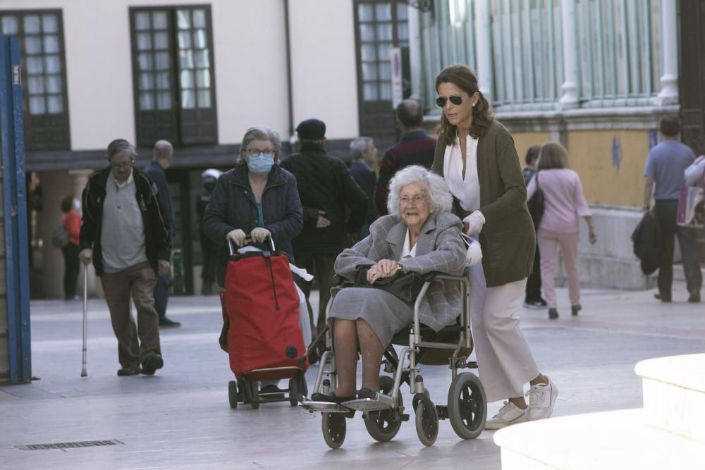 Así estaba Oviedo hoy durante el horario reservado para los mayores de 70 años y dependientes.