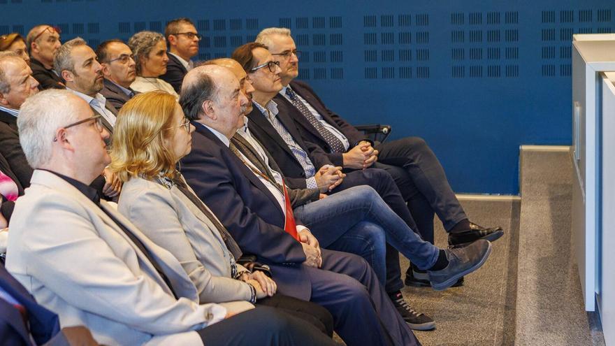 Eladi Baños, al centre, i Joan Vila, al fons, en la presentació del grau en Dret d'UManresa