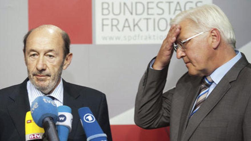 Rubalcaba, con Steinmeier.