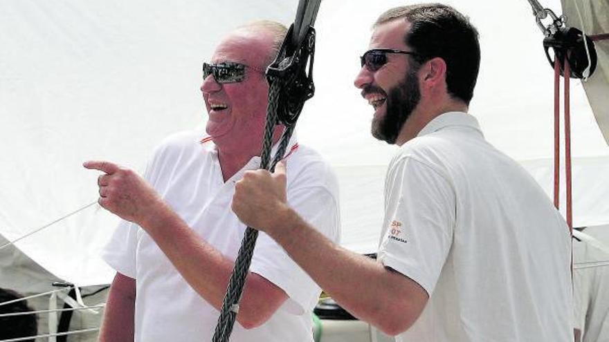 Juan Carlos I y el rey Felipe VI en el Club Náutico de Palma.