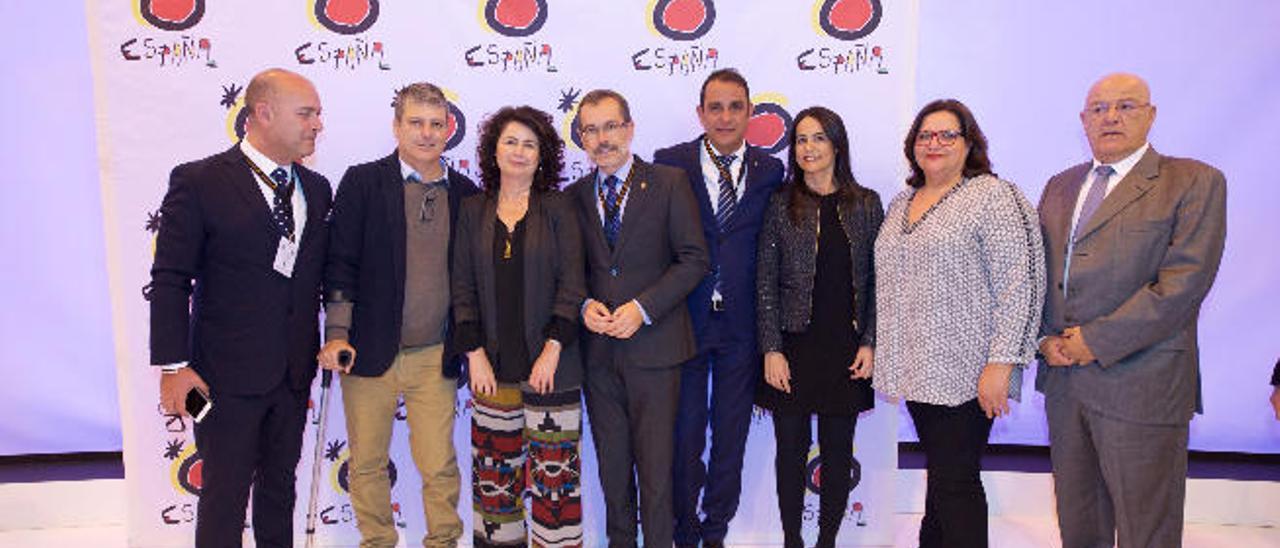 Desde la izquierda, Moisés Jorge, Salvador Delgado, Matilde Asián, Marcial Morales y Blas Acosta, entre otros.