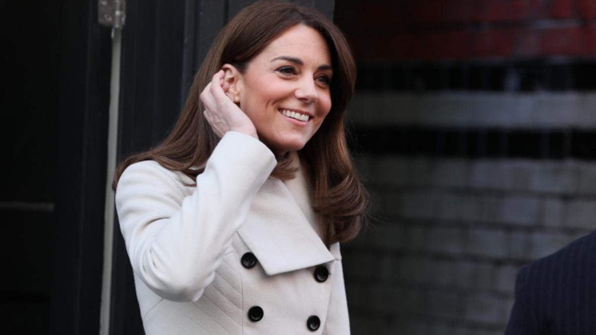 El abrigo blanco que Kate Middleton usó hace 13 años