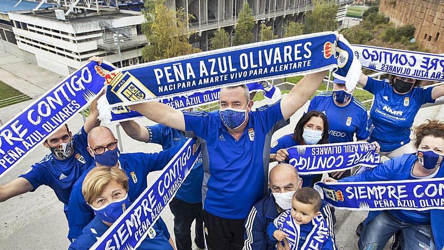 De izquierda a derecha, Rodrigo Fuente, Julio Monsalvo, Amelia  Díaz, Adolfo Avello (tapado), Aníbal Fernández, Marisa Rodríguez, Santiago Sixto, Rosalía Requejo, María Álvarez, Víctor García y el niño Sergio Castro, ayer en los exteriores del Tartiere. | Miki López