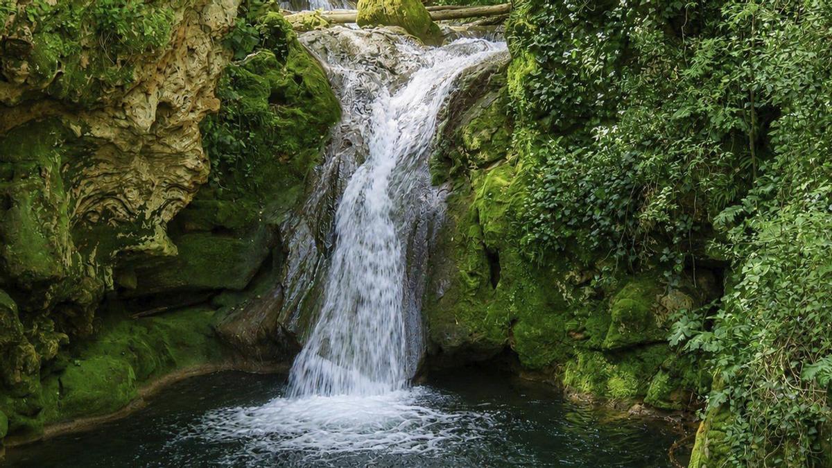 Los Baños de Popea, pese a sus transparentes aguas, también contienen microcontaminantes emergentes.