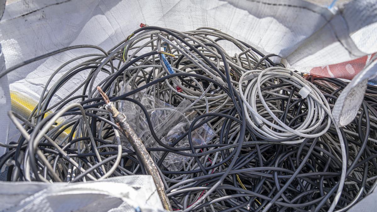 Imagen de cableado de rodalies incautado por los Mossos.