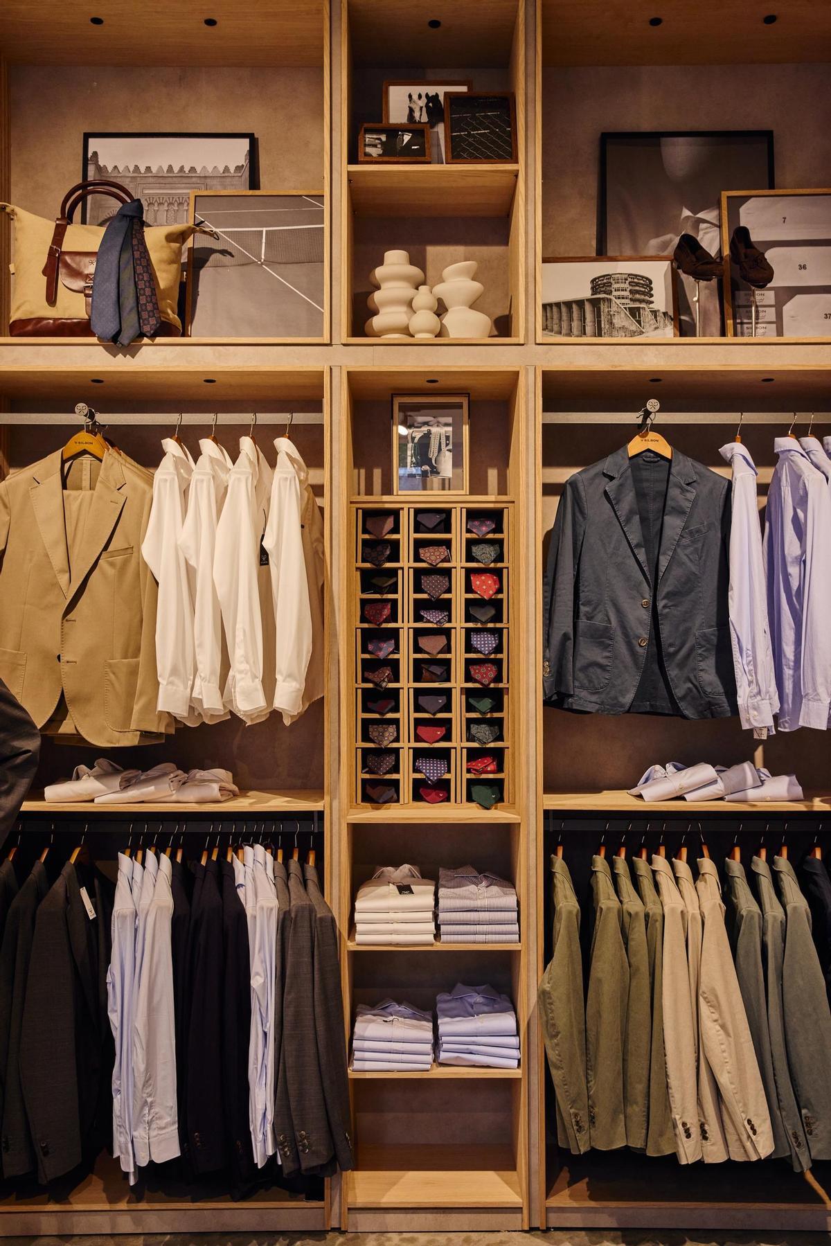 Interior de la tienda Silbon.