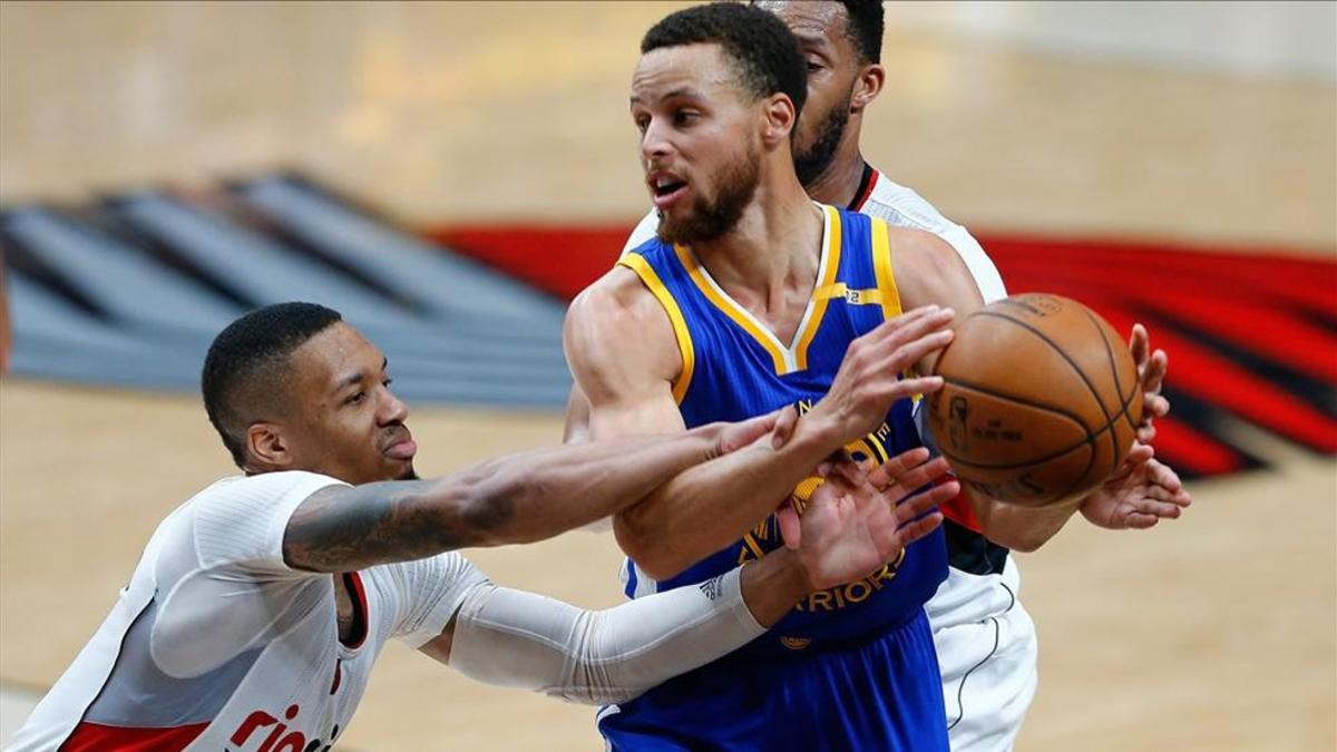 Curry fue el mejor de los suyos con 38 puntos