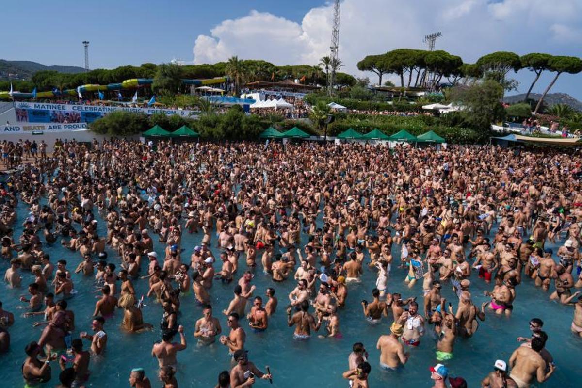 Ambiente en la fiesta de el Circuit Festival en Isla Fantasia
