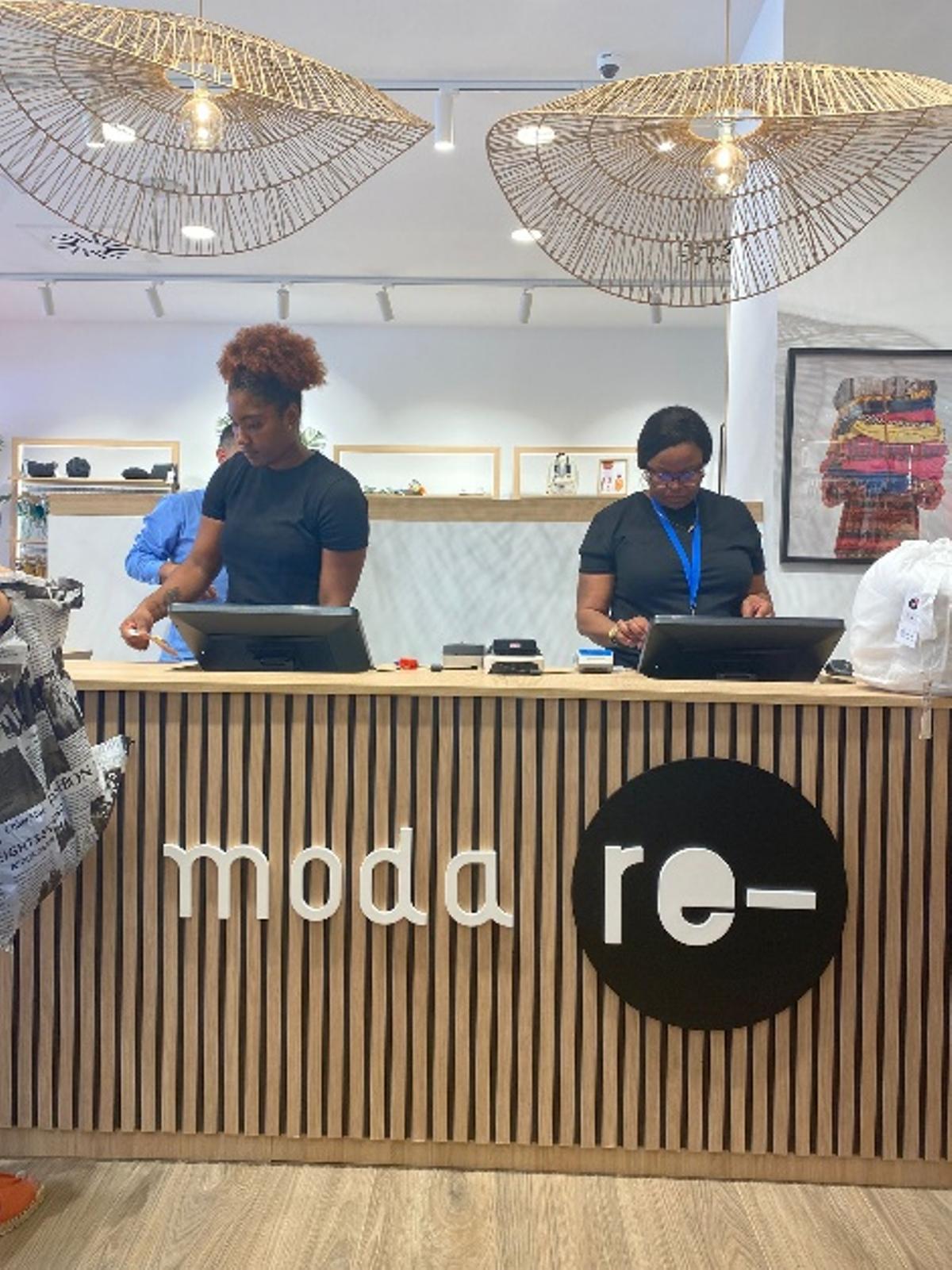 Inauguración en Alicante de la tienda de Cáritas Moda-re