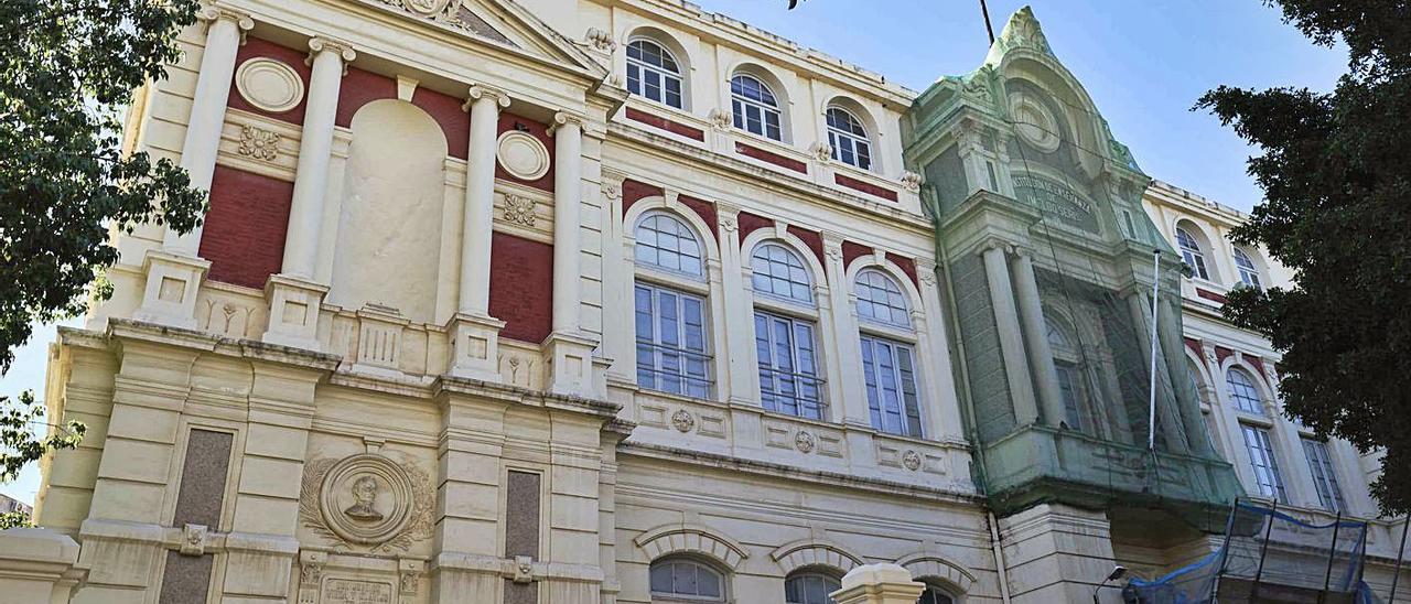 Exterior del edificio Villasegura, donde tuvo su sede la antigua escuela de comercio.