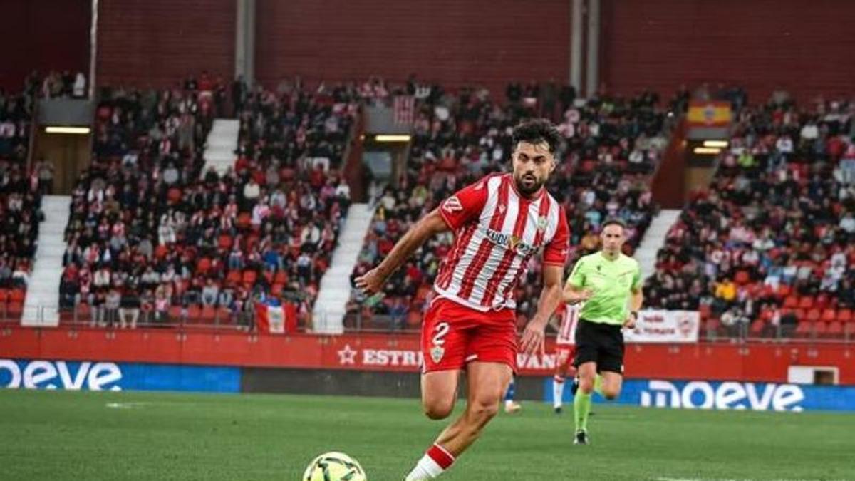 Arnau Puigmal, durante un partido con el Almería.