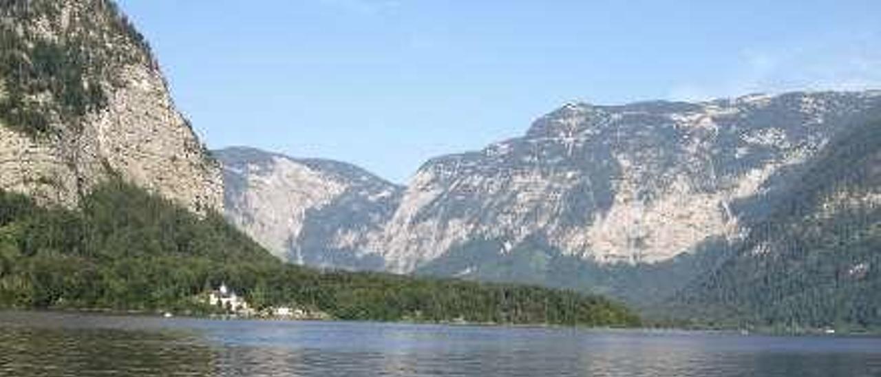 Bañista en el lago de Hallstatt.