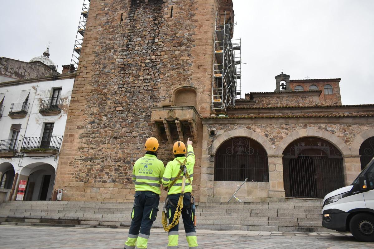 Fotogalería | Los andamios de la reforma de la muralla, en la Torre de Bujaco