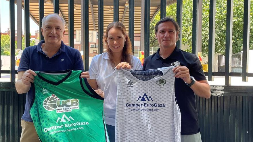 Jaime Aguilera, presidente del UCB, Inma Maestre y Pedro Bello, director técnico del UCB.