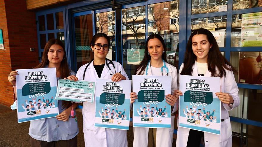 Estudiantes de Medicina se suman a la huelga de médicos en Aragón: "Llevamos tiempo viendo cómo viven los que ejercen y no queremos eso"