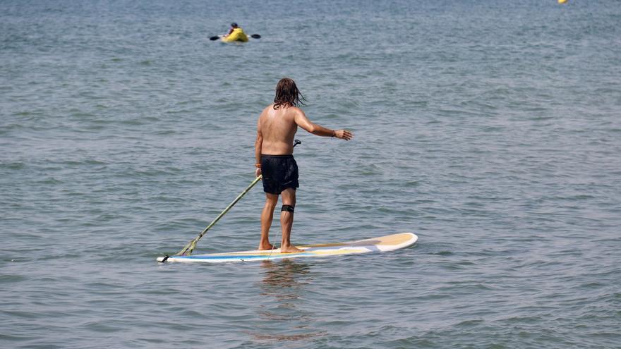 Rescaten dues persones que no podien tornar a la costa mentre feien paddle surf a Lloret de Mar