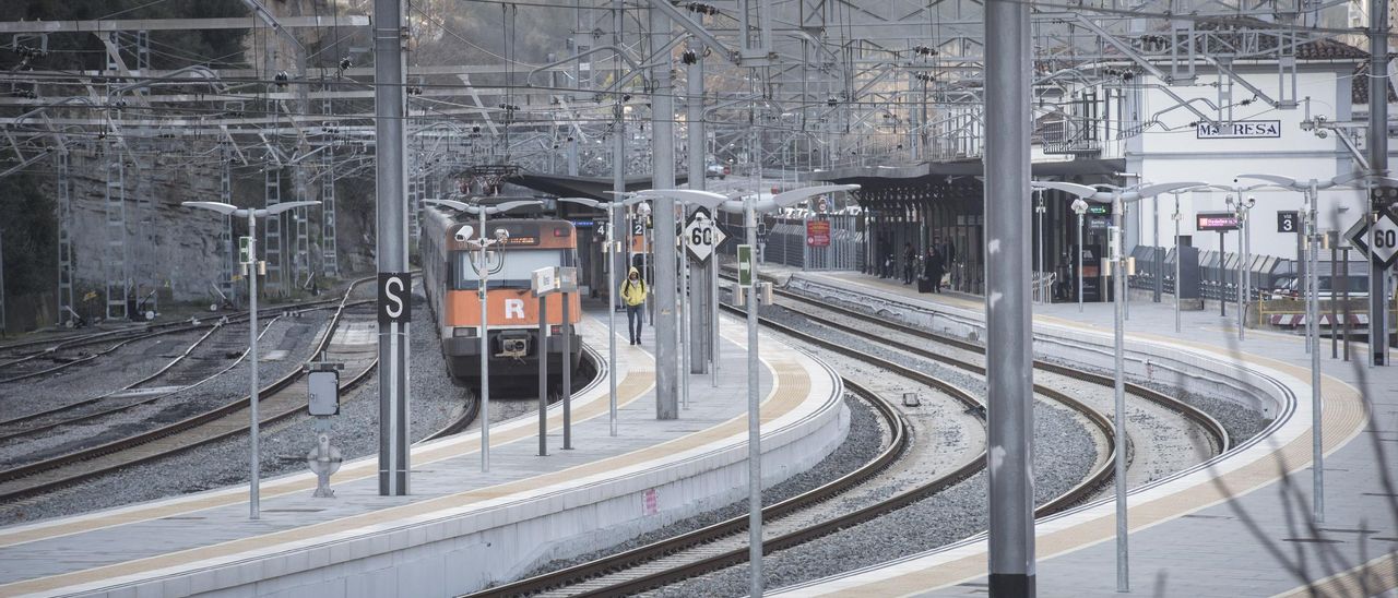 Vista general de les instal·lacions de l'estació de Renfe a Manresa