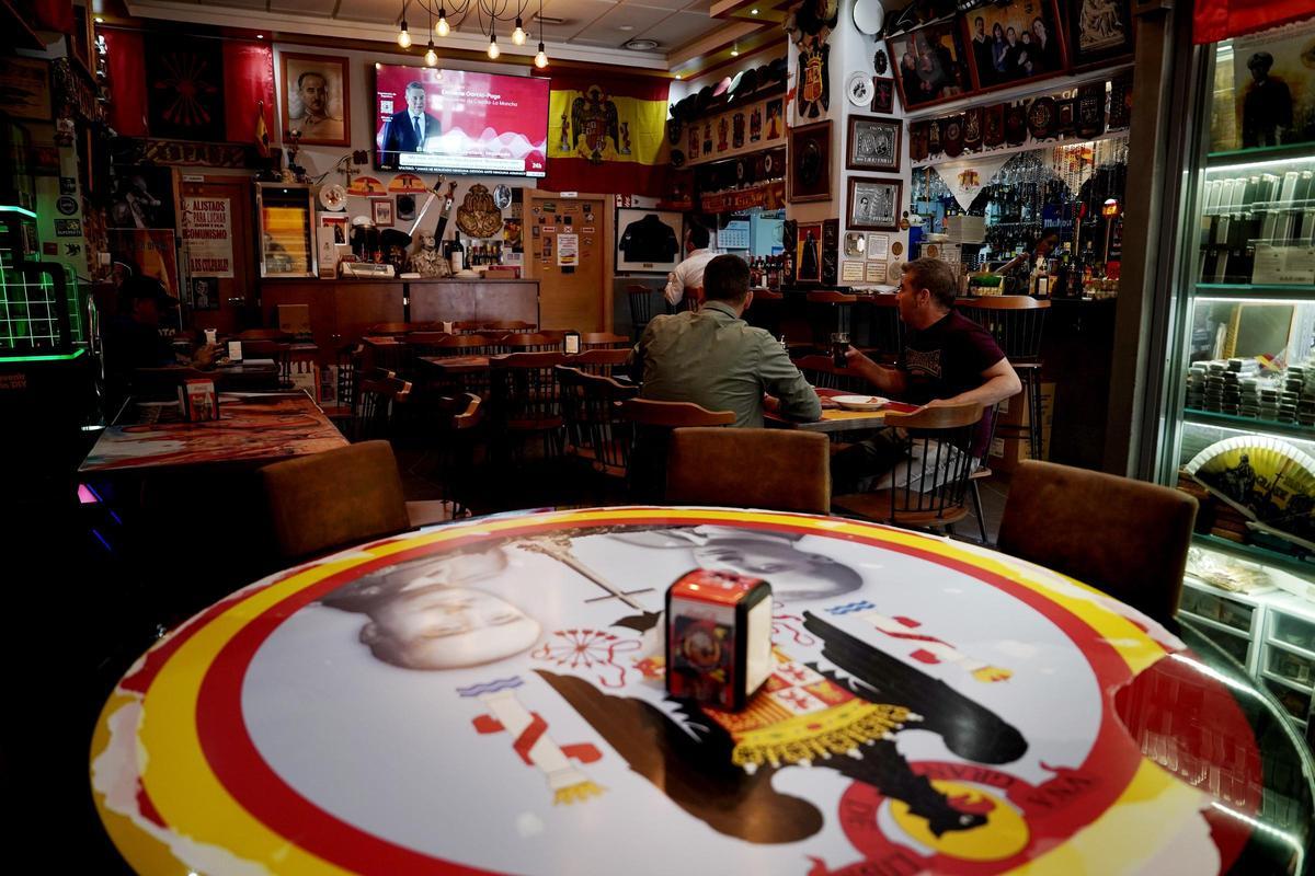 Vista del local 'Una, grande y libre' de Madrid, regentado por Chen Xiangwei, conocido como el 'chino facha'.