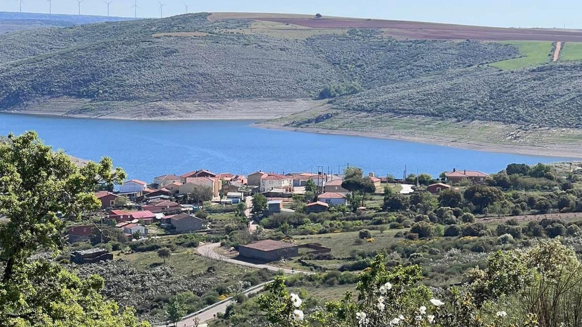 Vista panorámica de Villaflor, donde estarán la meta y la salida de la carrera de hoy. /